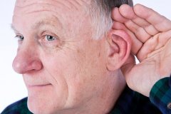 佩戴助听器有助于促进我们的大脑活跃度